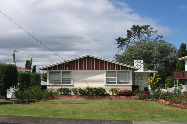 Photo of property in 11 Palmer Avenue, Glen Eden, Auckland, 0602