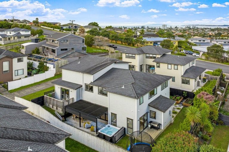 Photo of property in 1 Crompton Place, Orewa, 0931