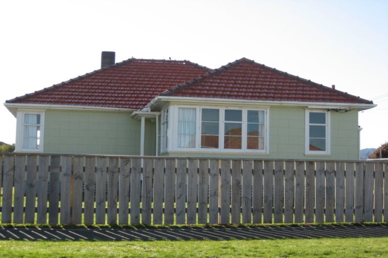 Photo of property in 18 Goldsmith Crescent, Levin, 5510
