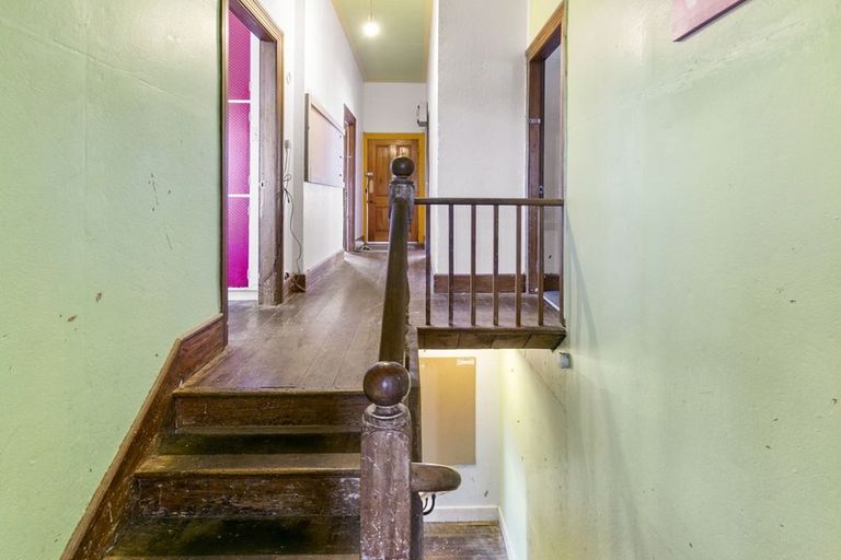 Photo of property in 60 Roxburgh Street, Mount Victoria, Wellington, 6011