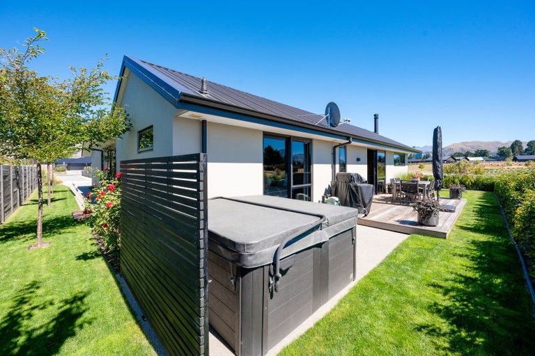 Photo of property in 8 Tahi Street, Albert Town, Wanaka, 9305