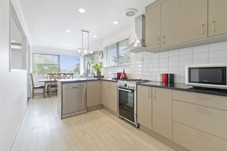 Photo of property in 6 Yeoman Place, Howick, Auckland, 2014