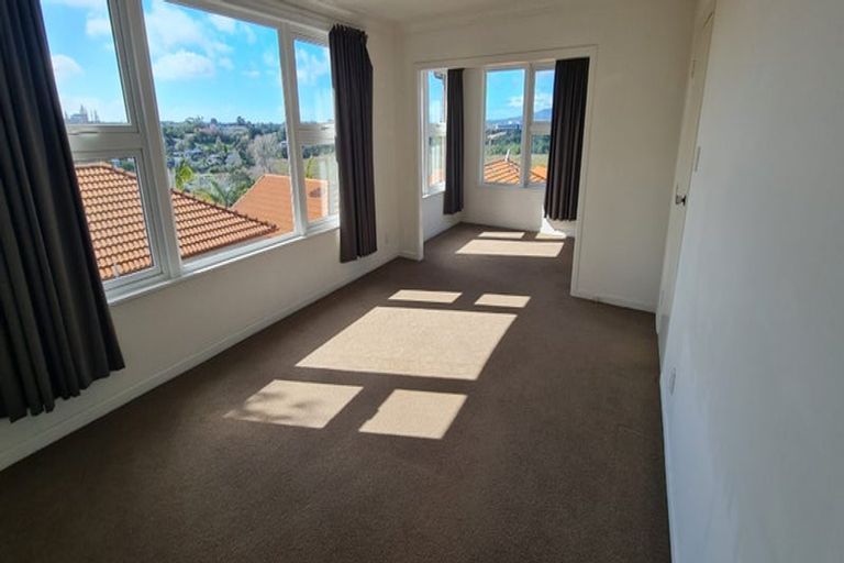 Photo of property in 44 Exmouth Road, Northcote, Auckland, 0627