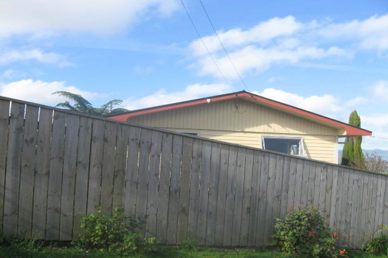 Photo of property in 2 Martin Grove, Normandale, Lower Hutt, 5010