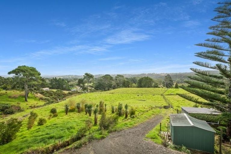Photo of property in 380 Paremoremo Road, Paremoremo, Auckland, 0632