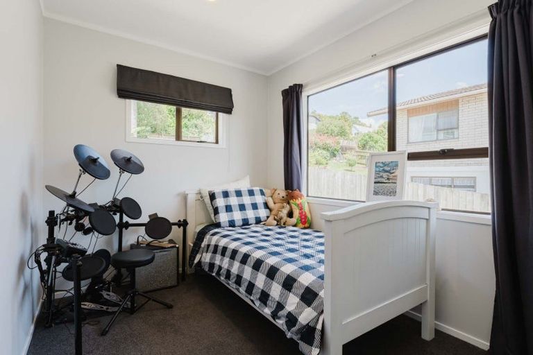 Photo of property in 7 John Dee Crescent, Red Beach, 0932