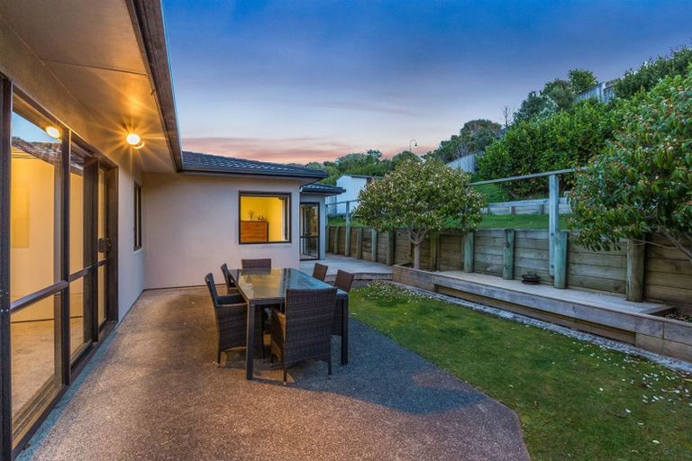 Photo of property in 16 Tongariro Drive, Aotea, Porirua, 5024