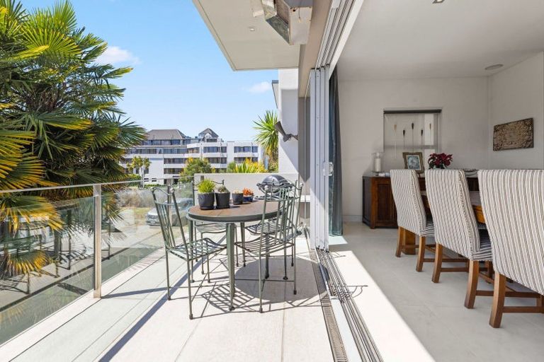 Photo of property in 19 Kilmore Street, Christchurch Central, Christchurch, 8013