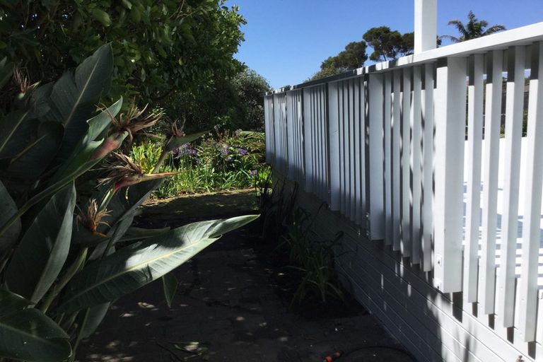 Photo of property in 47 Wairau Road, Oakura, 4314