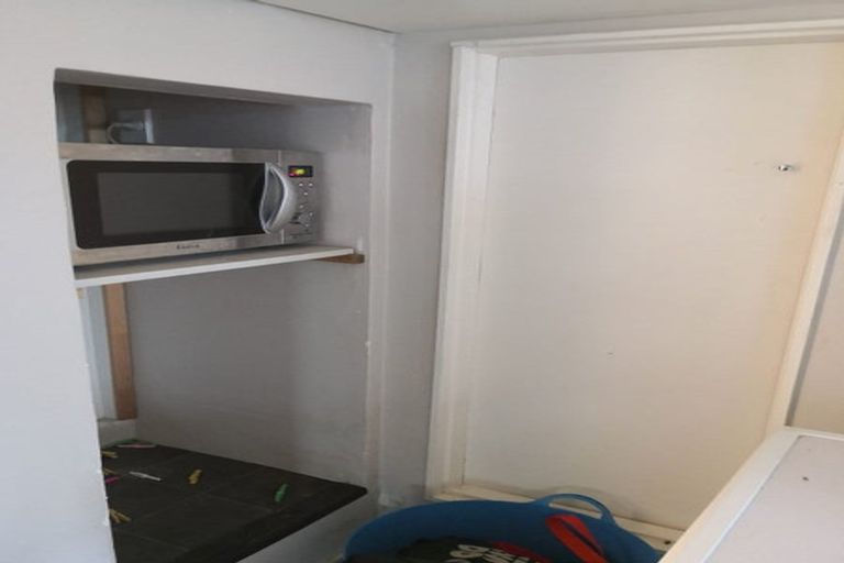 Photo of property in 6 Rixon Grove, Mount Victoria, Wellington, 6011