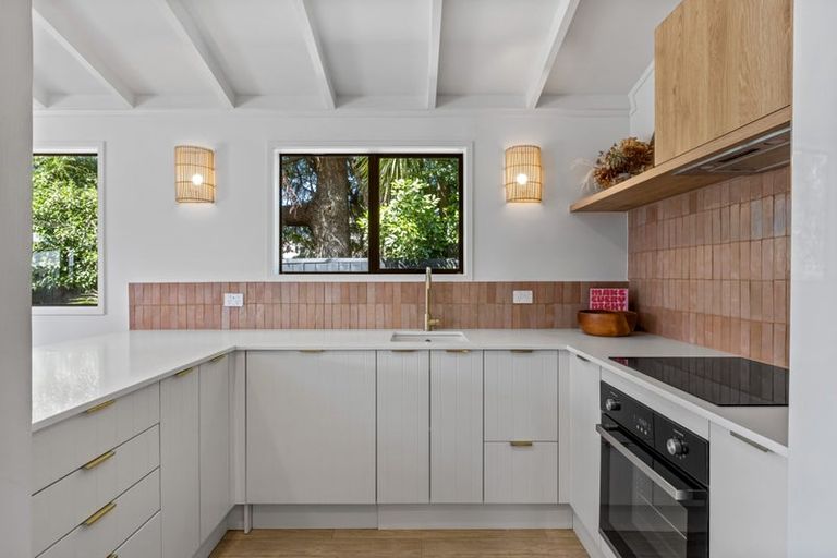 Photo of property in 44b Walton Street, Red Beach, 0932