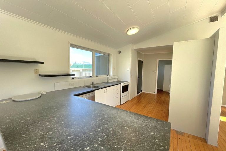 Photo of property in 22 Simons Street, Moturoa, New Plymouth, 4310