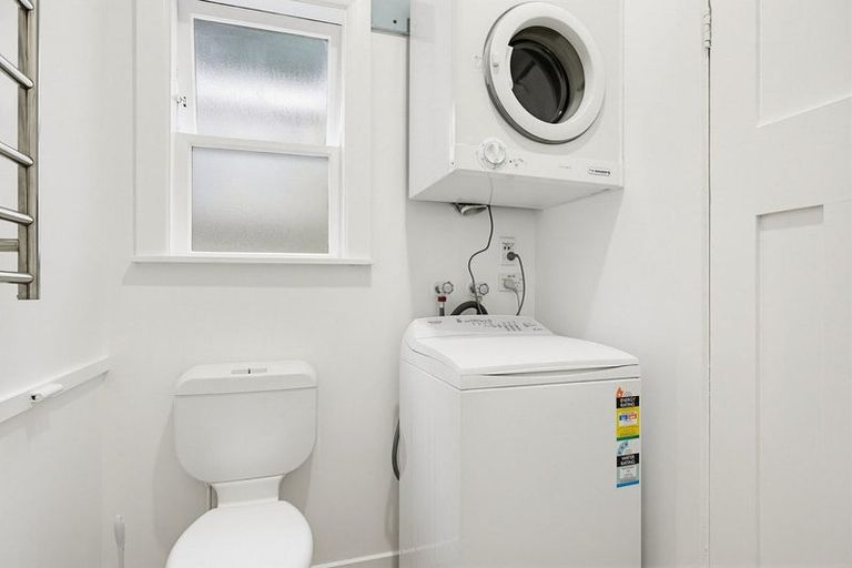 Photo of property in 5 Governor Road, Northland, Wellington, 6012