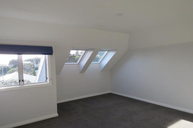 Photo of property in 5 Flight Place, Lower Vogeltown, New Plymouth, 4310