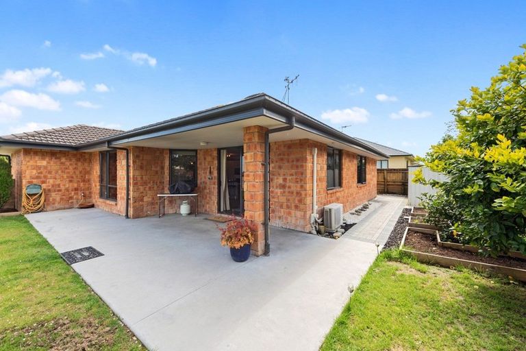 Photo of property in 79 Saint James Drive, Huntington, Hamilton, 3210