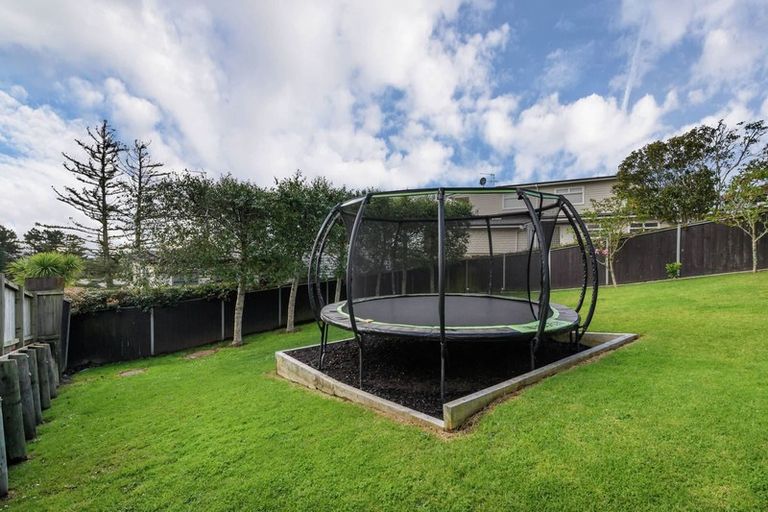 Photo of property in 118 Bleakhouse Road, Mellons Bay, Auckland, 2014