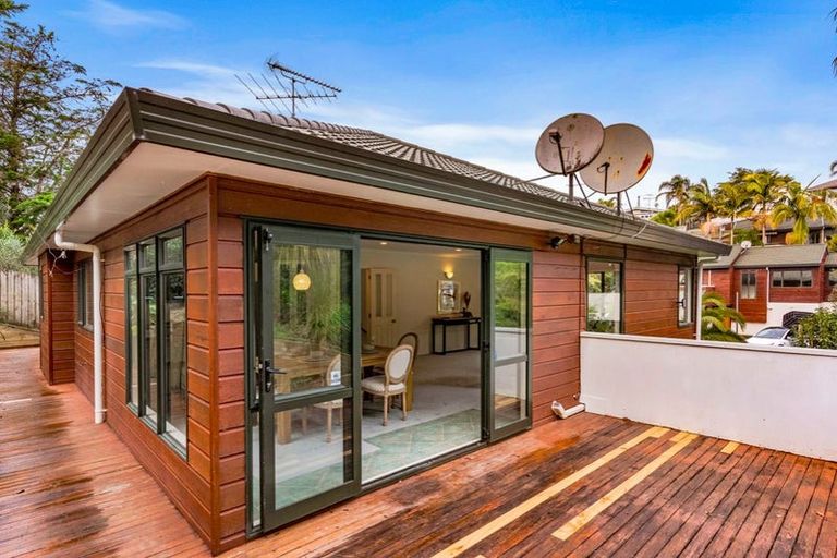 Photo of property in 4/177 Carlisle Road, Northcross, Auckland, 0632