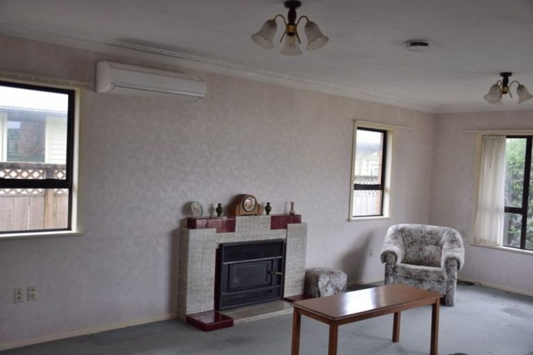 Photo of property in 25 Yeovil Road, Te Atatu Peninsula, Auckland, 0610