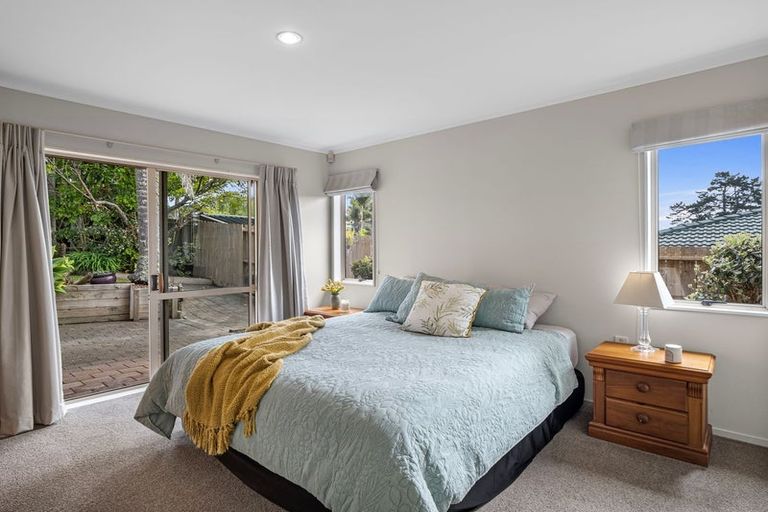Photo of property in 46 Unsworth Drive, Unsworth Heights, Auckland, 0632