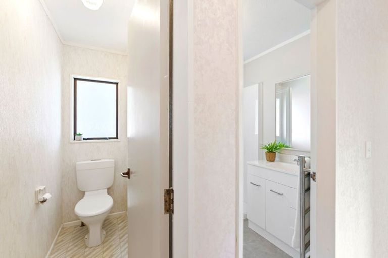 Photo of property in 15 Atarau Grove, Paraparaumu, 5032