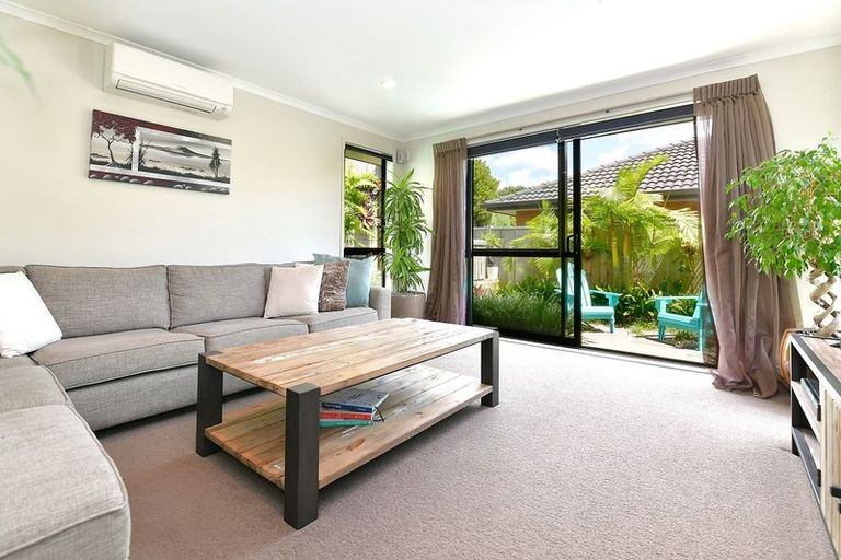 Photo of property in 6 Fendalton Place, Hatfields Beach, Orewa, 0931