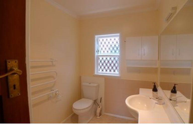 Photo of property in 38 Eden Street, Island Bay, Wellington, 6023