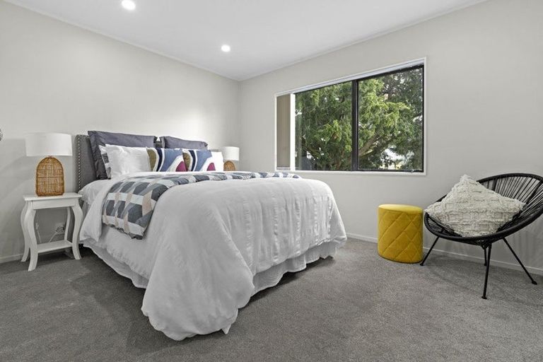 Photo of property in 2/35 Secretariat Place, Randwick Park, Auckland, 2105