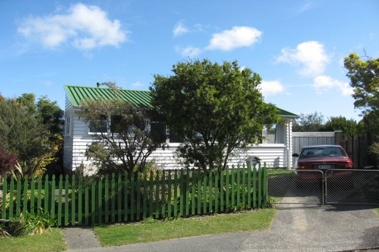 Photo of property in 5 Tyrone Grove, Wainuiomata, Lower Hutt, 5014