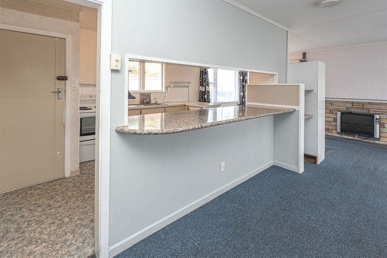 Photo of property in 10 Mosston Road, Castlecliff, Whanganui, 4501