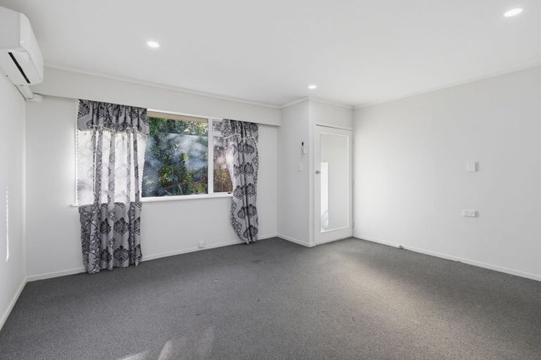 Photo of property in 2/24a Vine Street, Mangere East, Auckland, 2024