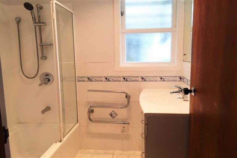 Photo of property in 24 Te Kanawa Crescent, Henderson, Auckland, 0610