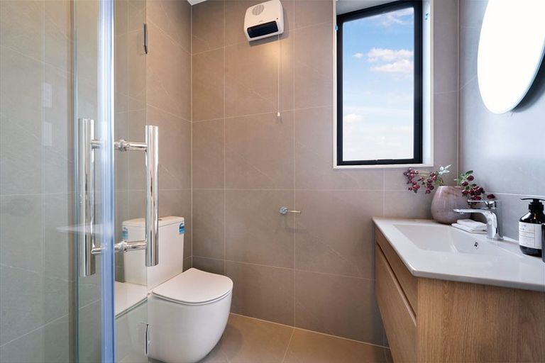 Photo of property in 37 Paretao Street, Massey, 0614