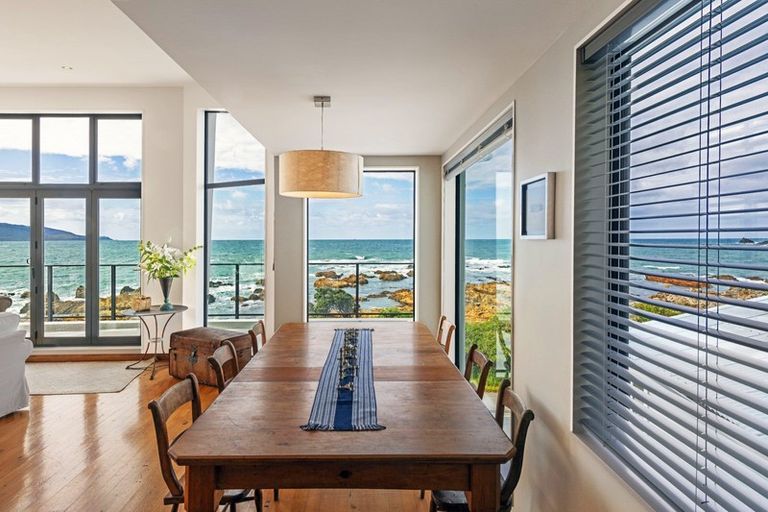 Photo of property in 160 The Esplanade, Houghton Bay, Wellington, 6023