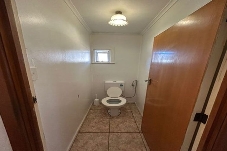 Photo of property in 16 Sunnyside Crescent, Papatoetoe, Auckland, 2025