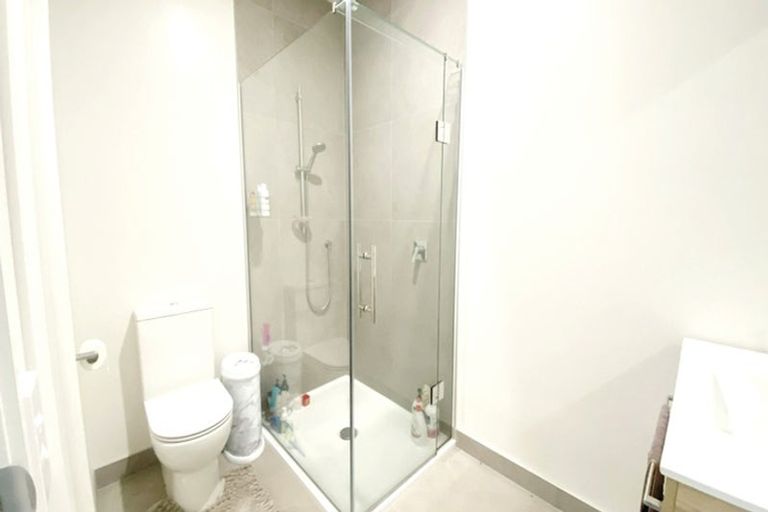 Photo of property in 15 Whakarato Way, Takanini, 2112