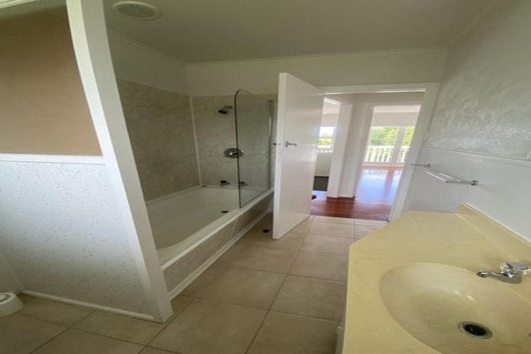 Photo of property in 2/38 Holland Road, Hillcrest, Auckland, 0627