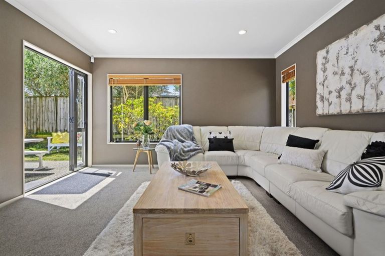 Photo of property in 15 Lilybank Crescent, East Tamaki, Auckland, 2013