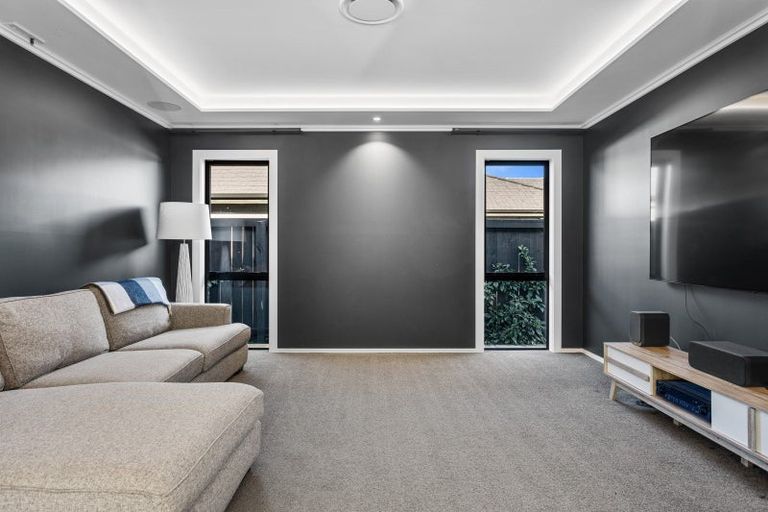 Photo of property in 16 Valour Drive, Rangiora, 7400