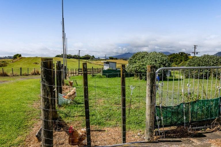 Photo of property in 630 South Road, Omata, New Plymouth, 4374