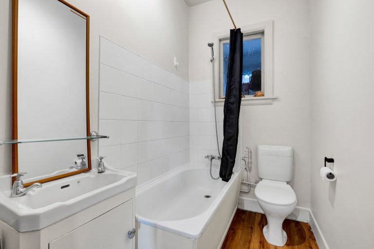 Photo of property in Devonport Apartments, 31/127 Saint Aubyn Street, New Plymouth, 4310