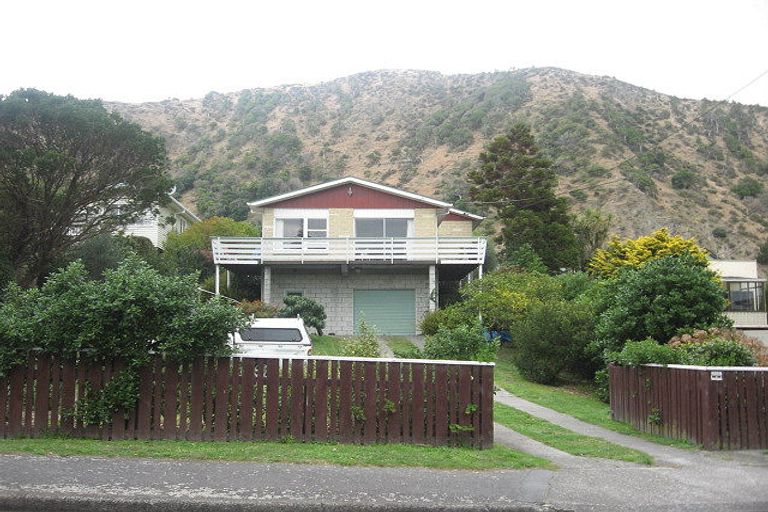 Photo of property in 44 Wellington Road, Paekakariki, 5034