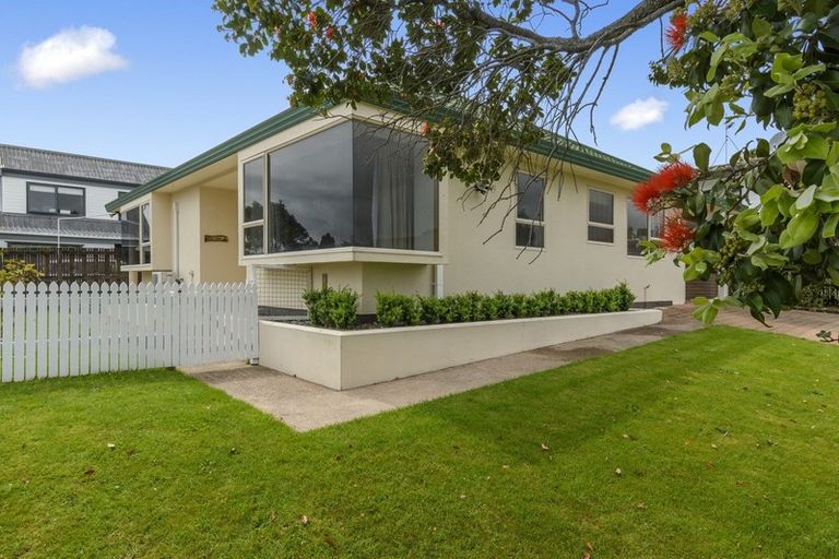 Photo of property in 1 Rangataua Street, Welcome Bay, Tauranga, 3112