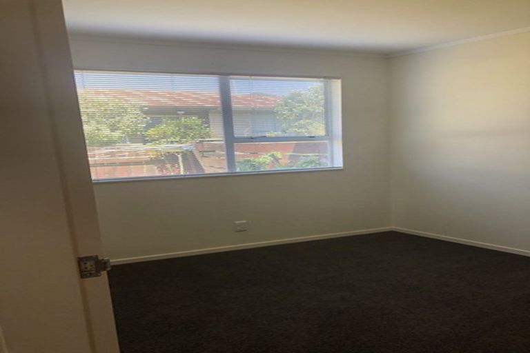 Photo of property in 23 Colchester Crescent, Newlands, Wellington, 6037