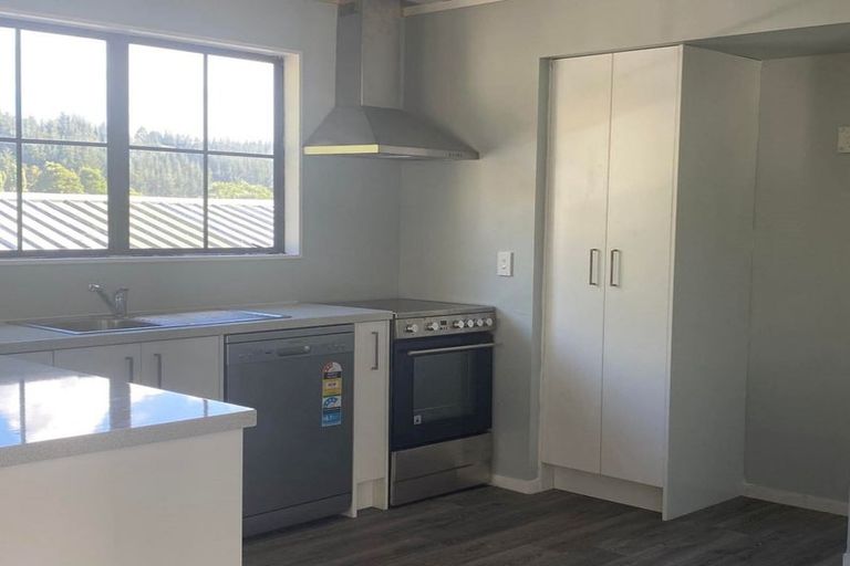 Photo of property in 112 Norana Road, Timberlea, Upper Hutt, 5018