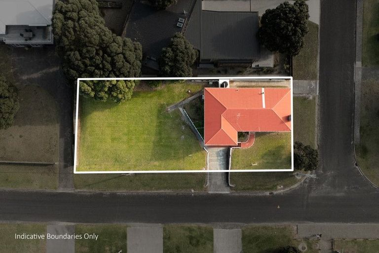 Photo of property in 2 Hillary Street, Waihi Beach, 3611
