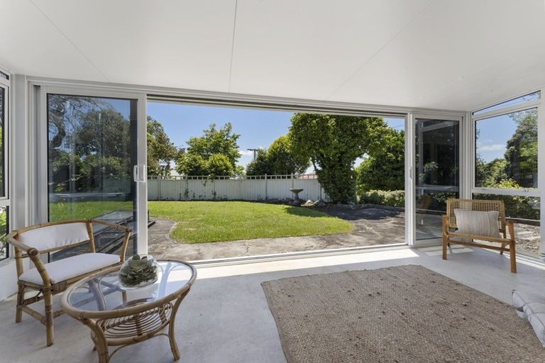 Photo of property in 335f Devon Street West, New Plymouth, 4310