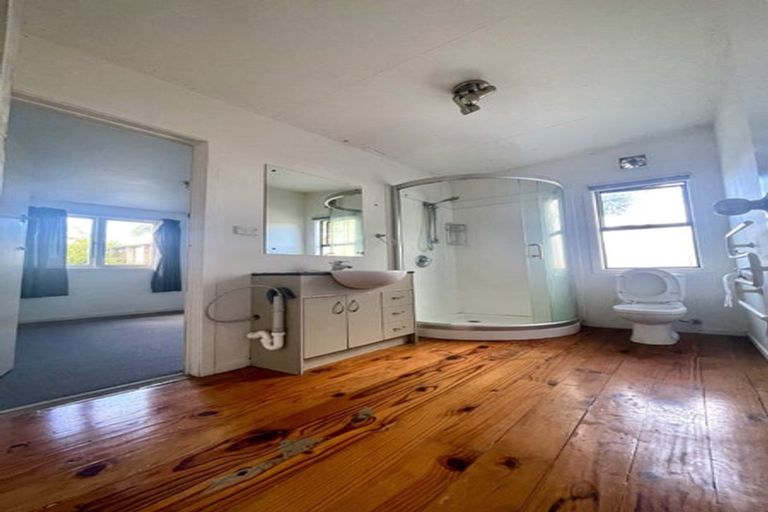 Photo of property in 2/4 Kaumatua Place, Te Atatu Peninsula, Auckland, 0610