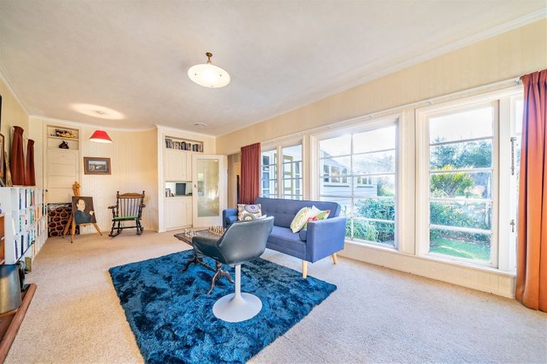 Photo of property in 86 Pinehaven Road, Pinehaven, Upper Hutt, 5019