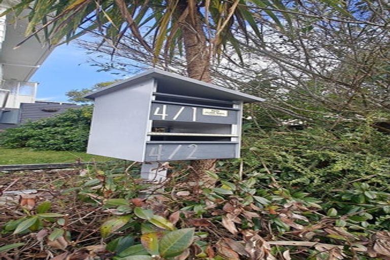 Photo of property in 1/4 Mahuta Grove, Northcote, Auckland, 0627