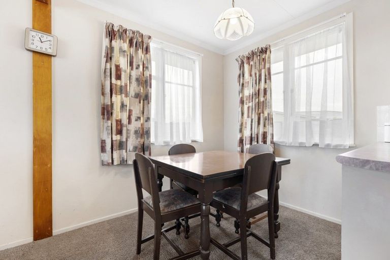 Photo of property in 9 Ellesmere Crescent, Highbury, Palmerston North, 4412